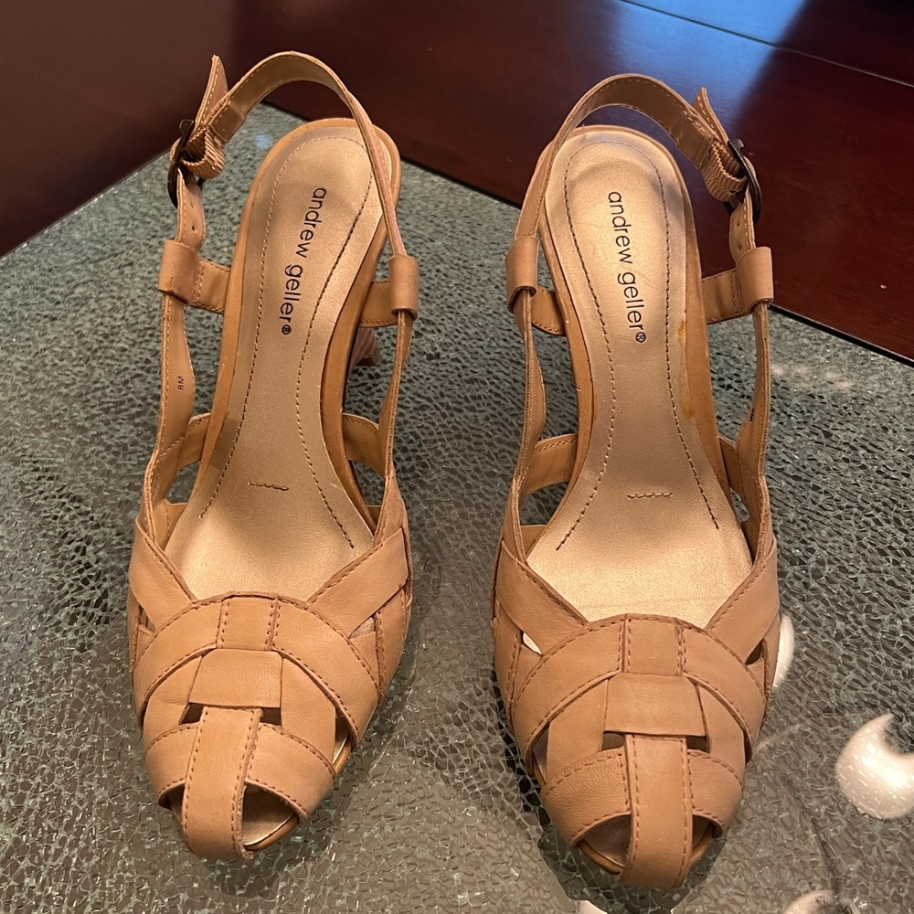 Andrew Geller Size 8 Cream wedges